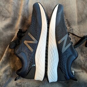 New Balance WARISSB3 Women 9 Brand New Black Running Shoe